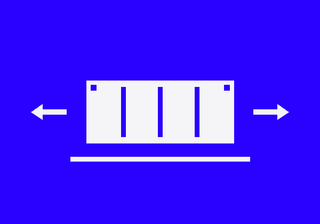Symbol für Logistik im Hafen: Weißer Container mit Pfeilen nach links und rechts auf blauem Hintergrund